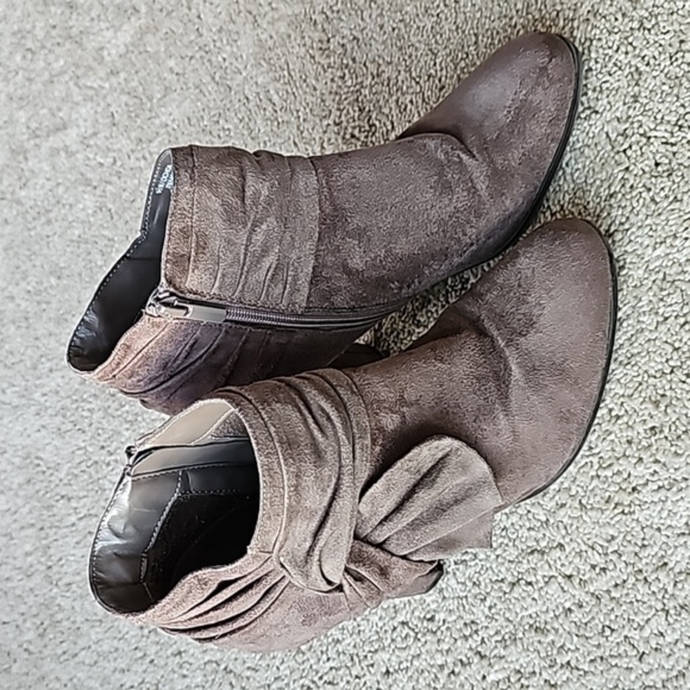 Impo Ochoa Faux Suede Ankle Boots size 9.5